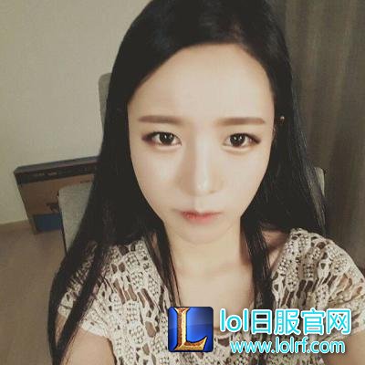 被狮子狗抓哭的lol女主播又来了 直播摔鼠标