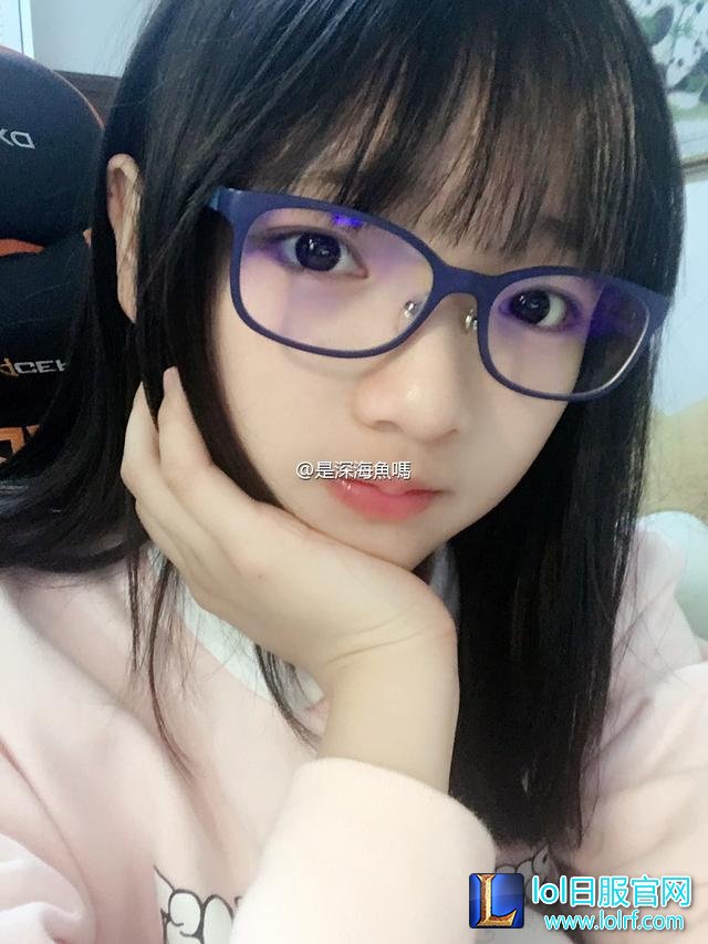 英雄联盟再出奇女子 LLG中单自称小faker