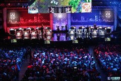 我们的LOL其实来自“蛮王”与“瑞兹”,lol日服