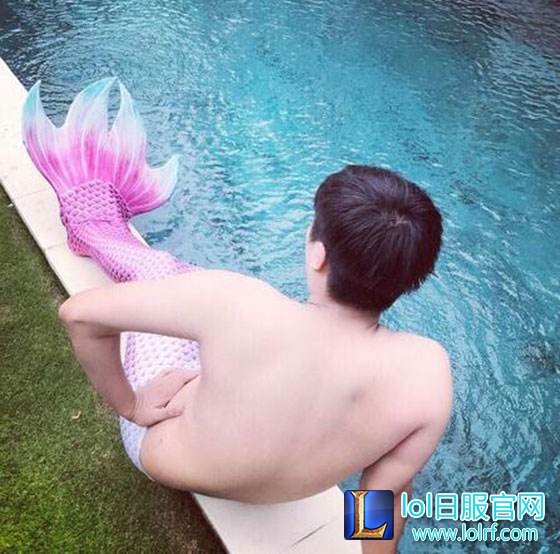 55开上演蓝色大海传说 不仅COS美人鱼还夹胸！