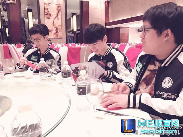 左雾直播间爆料训练赛情况，豪言IM比EDG巅峰还强？