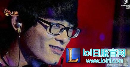 LOL邪魅一笑再现LCK赛场，上一个这么笑的已经捞到LCS了