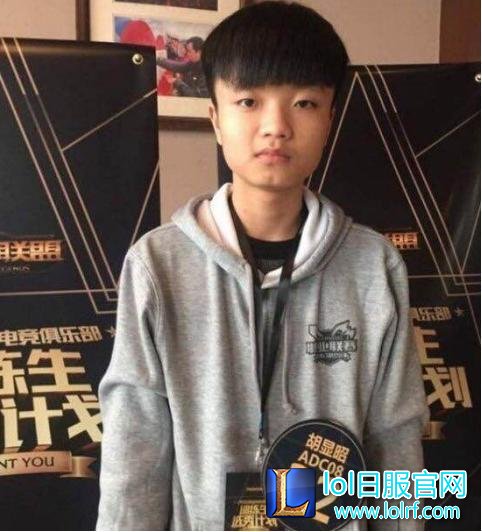 EDG淘到宝？年仅17岁的AD，啊布：能与UZI五五开！