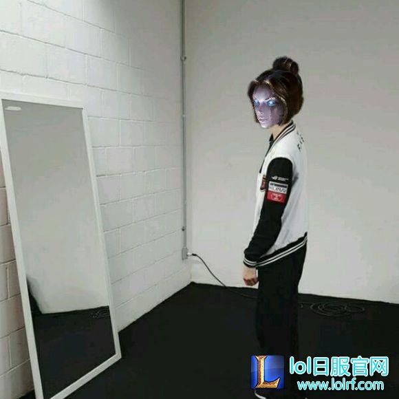 发条被打爆后Faker面镜思过 只是画风好像出了点问题！