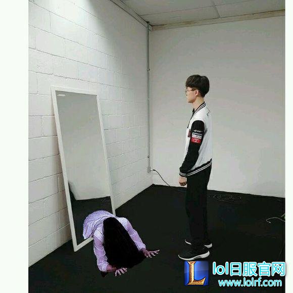 发条被打爆后Faker面镜思过 只是画风好像出了点问题！