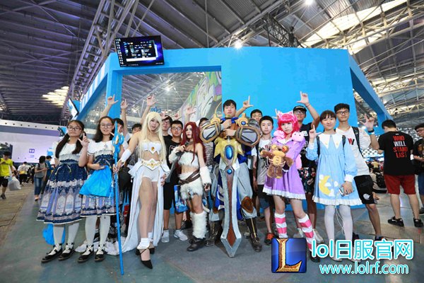 B-world惊现LOL惨案:七尺大汉被萌娘打爆!