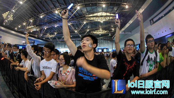 B-world惊现LOL惨案:七尺大汉被萌娘打爆!