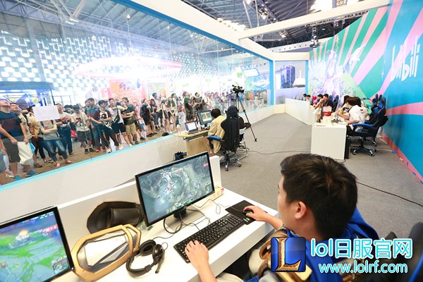 B-world惊现LOL惨案:七尺大汉被萌娘打爆!
