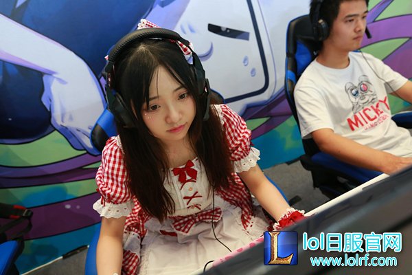 B-world惊现LOL惨案:七尺大汉被萌娘打爆!