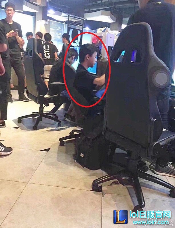 RNG走A怪照片曝光:真人竟是萌正太