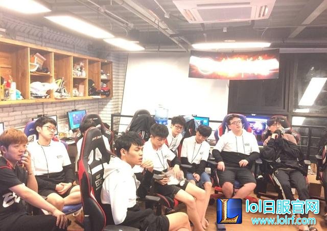 生无可恋的scout 乐观的法王 想换组的LCK监督 抽签后战队百态